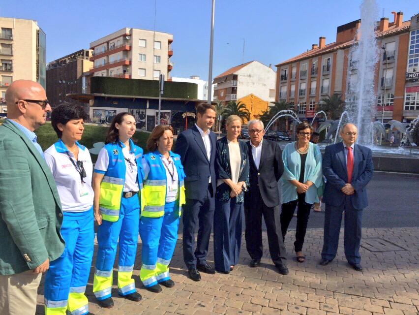cifupresidenta's tweet photo. Foto. @ccifuentes y @jsanchezmartos a la llegada al centro del #SUMMA112 en Torrejón de Ardoz. http://t.co/Ilp8X8nBq5