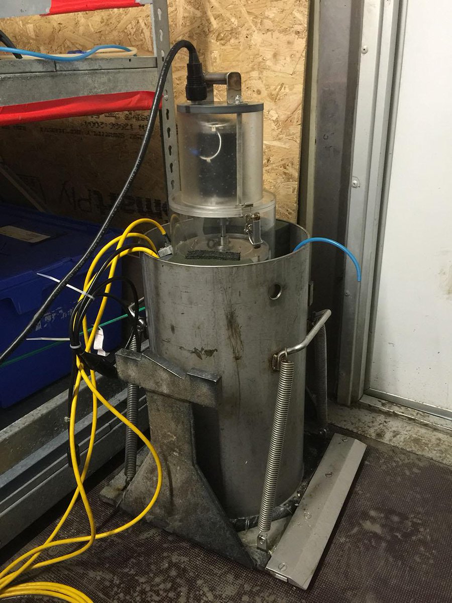 Blogpost, "Mini-Flume Experiments" on board #DY034  uk-ssb.org/outputs_and_im… <a href="/NercSSB/">SSB NERC</a>