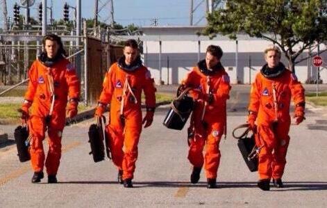 One direction. Drag me down one direction текст. оне дирекшен драг ми даун яел. One direction drag me down. One direction drag me down.
