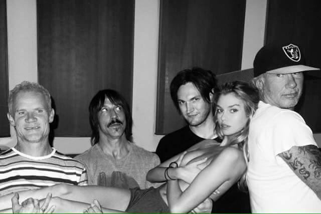 måske Rusland Sympatisere RhcpFrance (Red Hot Chili Peppers France) on Twitter: "Red Hot Chili Peppers  in the studio with Stella Maxwell (2day at the studio)  http://t.co/OhAtOoM4sS" / Twitter