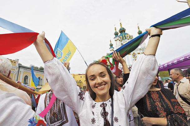KyivPostLS's tweet photo. Staying in #Kyiv for #IndependenceDay? Here's our pick of events for Monday, Aug. 24: http://t.co/49ucEVZjtz #Ukraine http://t.co/bxBCbK40K9