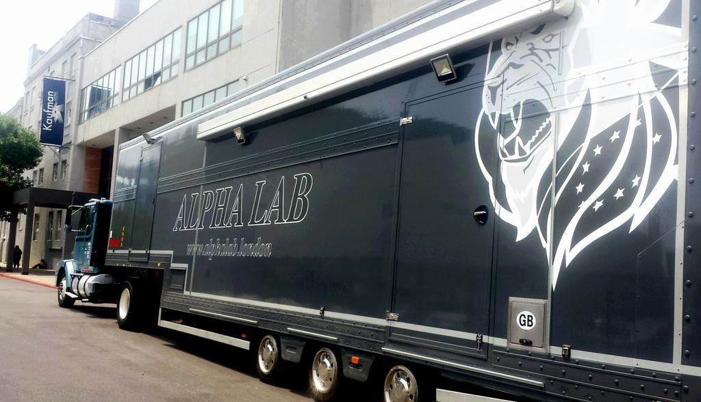 Alphafilmlab's tweet image. Alpha1 mobile film is set up at 36-58 38th Street. Astoria, Queens, NY. Well done Kodak and Photomec #filmworthy