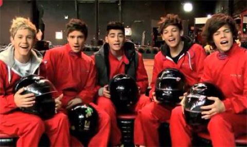 hotfussinDIE's tweet photo. DONT YOU EVER TRY TO BLINK IN ONE DIRECTION FANDOM

#DragMeDownMusicVideo http://t.co/7oRwASgqW4