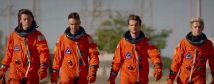 hotfussinDIE's tweet photo. DONT YOU EVER TRY TO BLINK IN ONE DIRECTION FANDOM

#DragMeDownMusicVideo http://t.co/7oRwASgqW4
