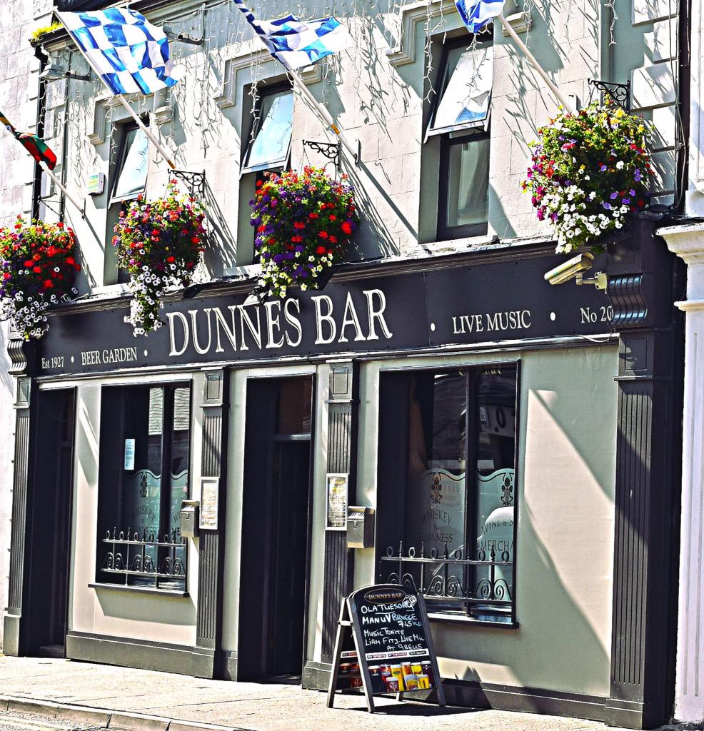 CoraDromaRuisc's tweet photo. Dunnes Bar 🍺🍷🍹Carrick-On-Shannon 🍻 #carrickonshannon #carrick #shannon #dunnes #dunnesbar #pub #bar #dunnespub #dunne http://t.co/hDIdMKVUKH