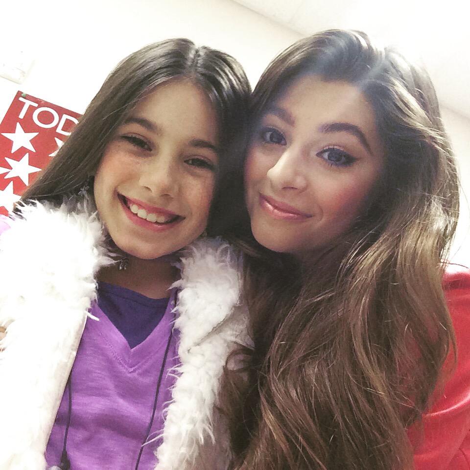 Mariangeli_HSS's tweet photo. #FlashbackFriday, love you @Crystal_HSS!! 💖⭐️🎀 http://t.co/IWz13anZey