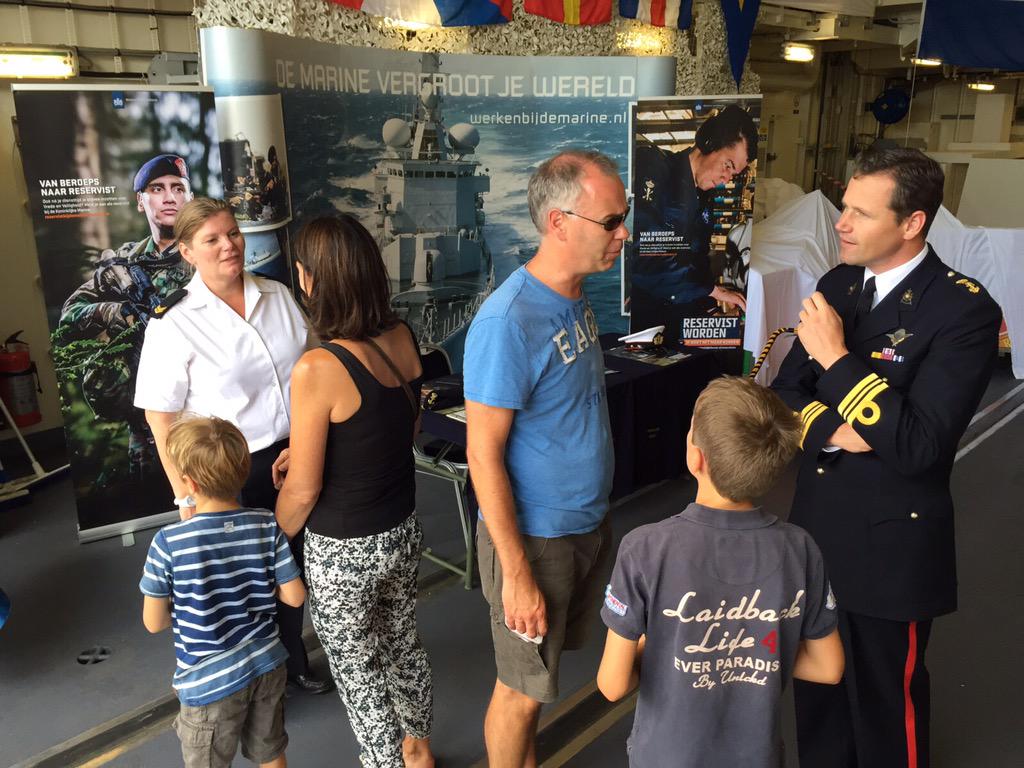 Infostand op #SAIL2015 over #reservist bij <a href="/kon_marine/">Koninklijke Marine</a> goed bezocht. Bezoek ons ook a/b #zrmsderuyter kop Javakade