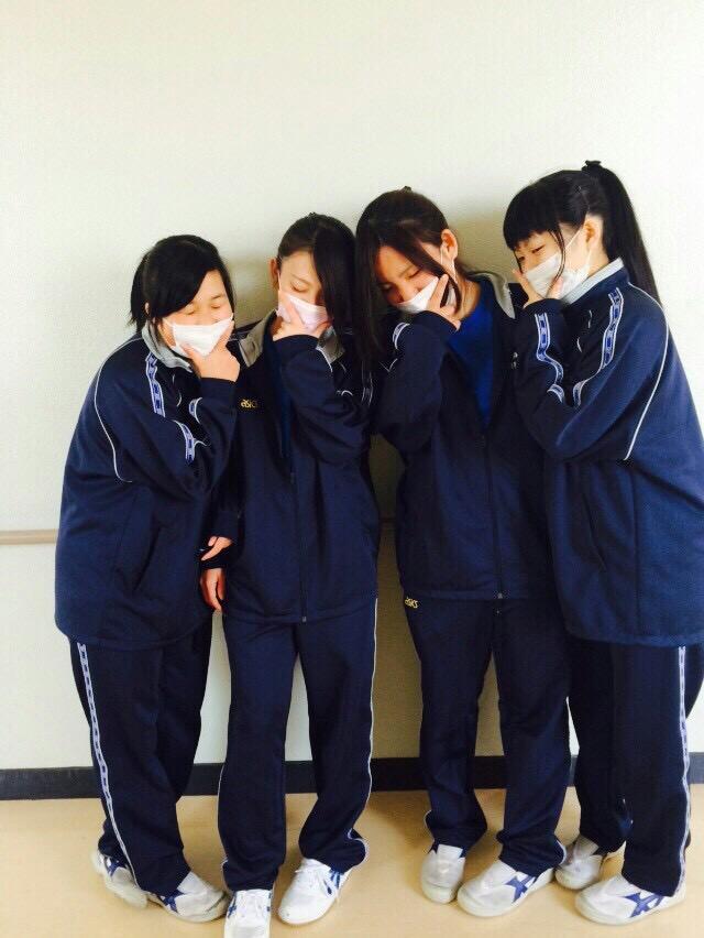 an_akageno's tweet photo. みん���でお揃いのヘアゴムで揃えたり、
色違いのパーカ着てTDL行こうって話してた事や、
チーム名とか何もかもが思い出です。
またみんなで笑って集まれたらいいな。
#Teamやりまん→おっぱい
#2015/0309〜
#AMK2 39 http://t.co/VjuXuEIuZd