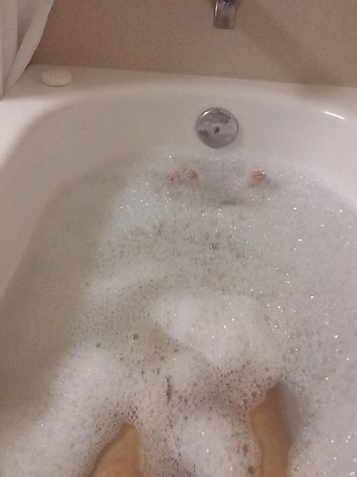 Long over due bubble bath ahhh feels so nice http://t.co/pahoTcN4Te<a href="/tag/gangbang"class="tags"><span>#gangbang</span></a>