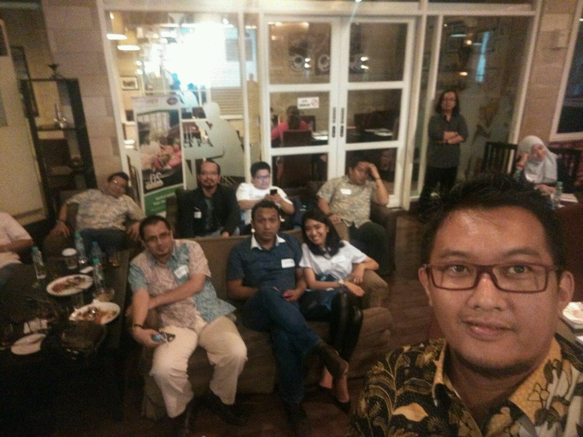 MarketerClubber's tweet photo. Suasana gathering dengan tema Business Innovation, Jakarta 21 Agustus 2015 @mixmarcomm #MIXMarcommunity http://t.co/ztPVZMMopx