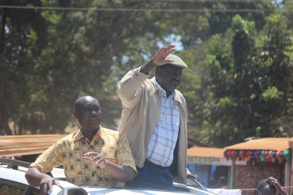 RailaOdinga's tweet photo. We stand with the farmers of Kenya against Jubilee's economic onslaught. #RAOConnect
http://t.co/ggg8PM222t http://t.co/o0mMjIX3mc