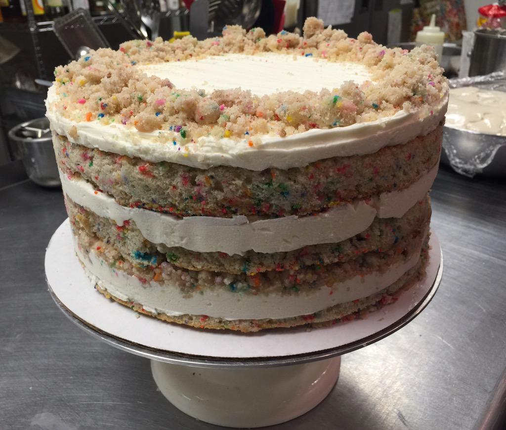 good_eater's tweet photo. @ChristinaTosi My first attempt! #crackcake #birthdaycake #thanksmakena http://t.co/DVarfLs2wO