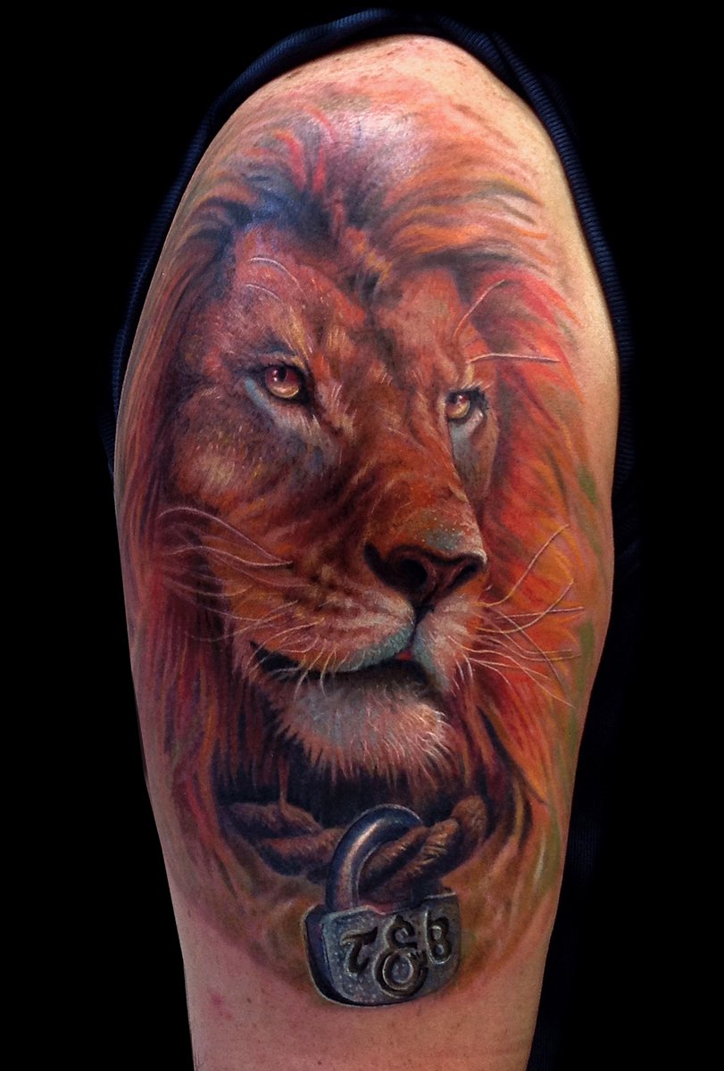 Lions of family! Lions is majestic, fearless, beautiful and courages animal. <a href="/tattooartturkey/">10/10 Tattoo | 🇹🇷</a> <a href="/TattooArtistMag/">Dave</a>
