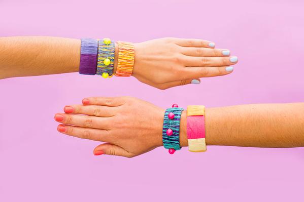 Crayola's tweet image. See how @BritandCo reinvented the ‘90s slap bracelet with our NEW #ThreadWrapper. go.brit.co/1HYbO8g #remake2015