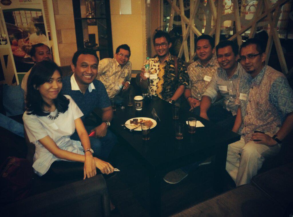 MarketerClubber's tweet photo. Head of Moderator @ksantoso bersama Marketer Clubbers | #MIXMarcommunity @mixmarcomm http://t.co/iAMRVdc54Q