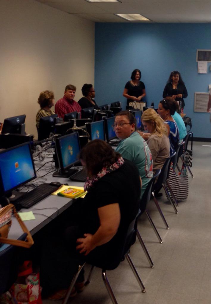 PrincipalPVES's tweet photo. PVES Teacher's present to SCS Teachers at our Elementary Academy at UES #TalentedEducators #SCS❤️❤️❤️ http://t.co/DKPZdpaw39