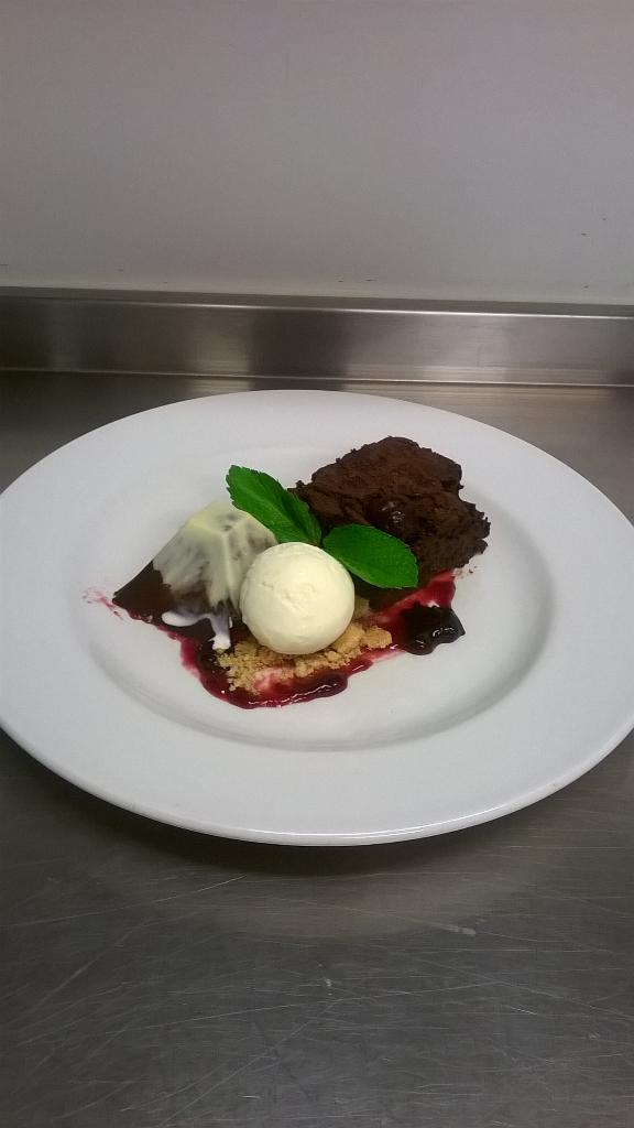 chefmattscardy's tweet photo. #yummy puds http://t.co/dQr3S4m8SF
