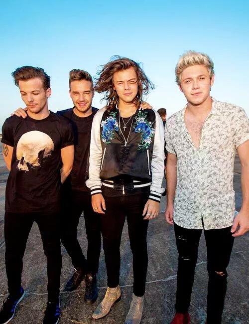 holdjingharry's tweet photo. #DragMeDowMusicVideo
QUESTA FOTO.
I CAPELLI DI HARRY SFIDANO LA FORZA DI GRAVITÀ. http://t.co/7W0PmVQMJw