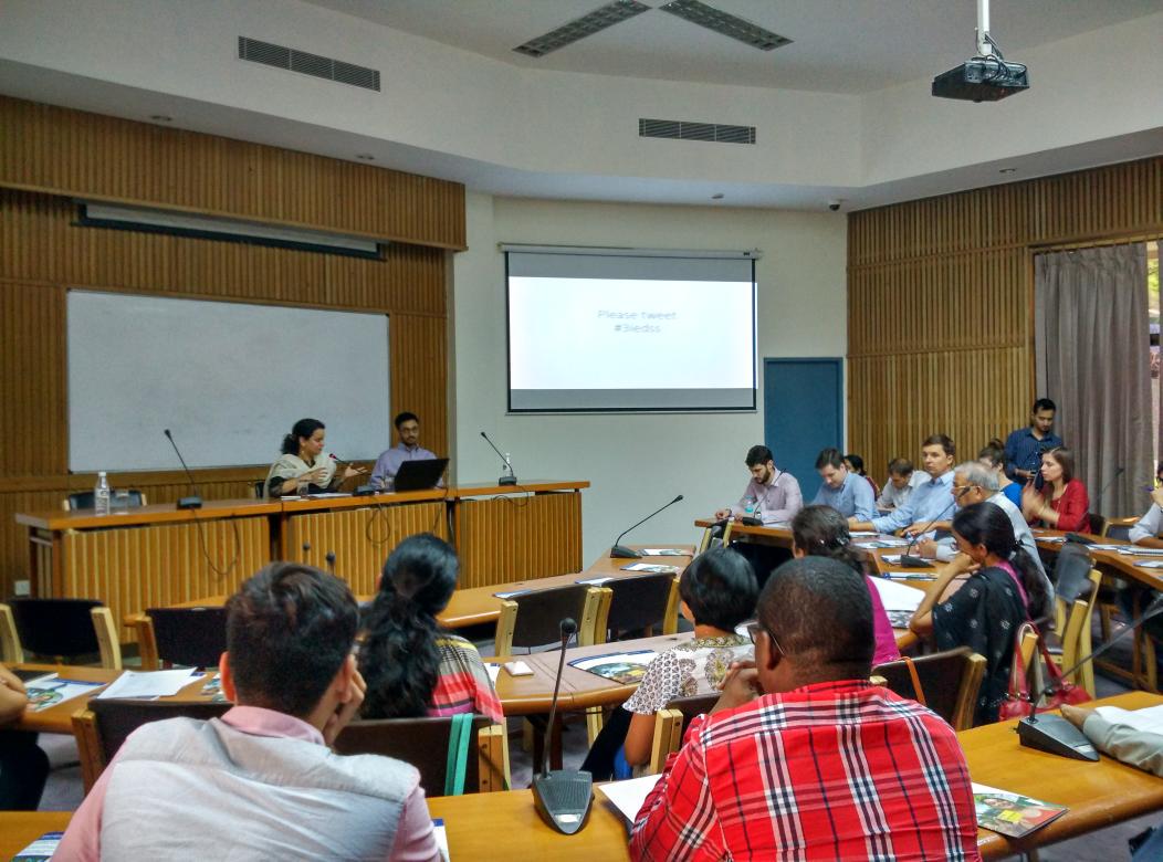 deekshahuja's tweet photo. . Full house at the Delhi Seminar Series @3ieNews #3iedss http://t.co/bQ2511tIZO