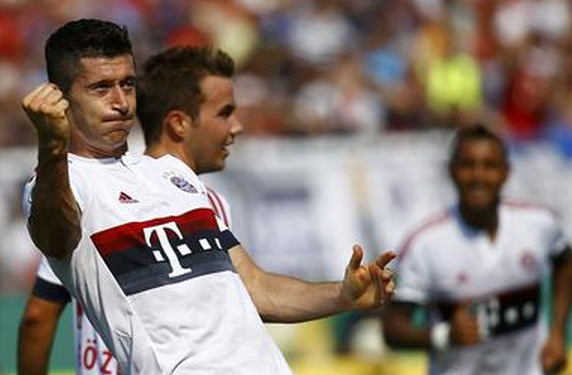 Happy 27th birthday to Robert Lewandowski. No player has scored more Bundesliga goals over the past 3 seasons (38). 