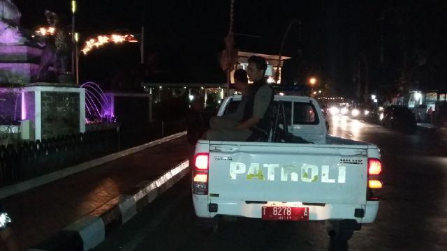 !@DediMulyadi71 sampurasun, utk menjaga kantibmas pada mlm hari anggota satpol sdg patroli malam...tetap semangat...