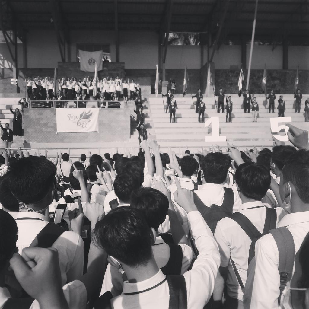 AFN_Hakim26's tweet photo. @DiesUnpad @unpad Insan Abdi Masyarakat !! Hidup Mahasiswa !! #prabu2015 #diesunpad #finallyunpad http://t.co/a0VfVQ2yAs