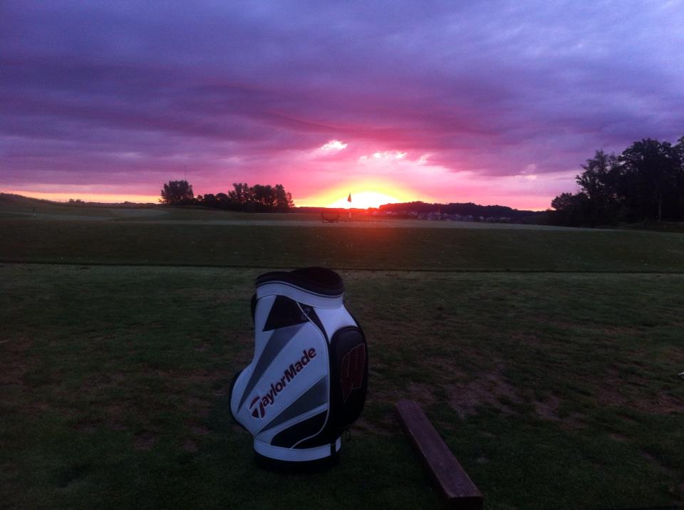 Hansen23Aaron's tweet photo. Rise and Grind @TaylorMadeGolf  @URidgeGolf http://t.co/t2bWdF9EYF
