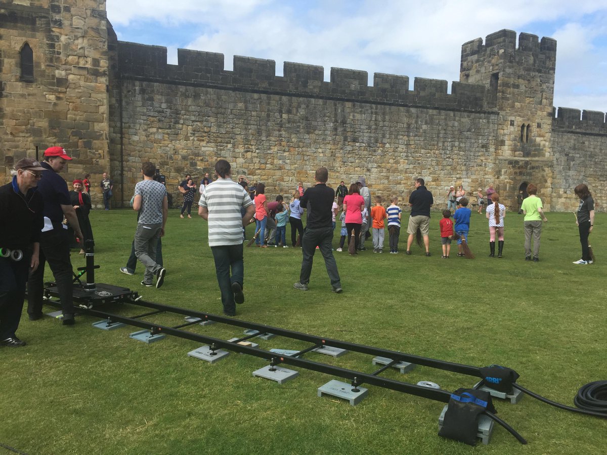 Alnwick Castle tweet media