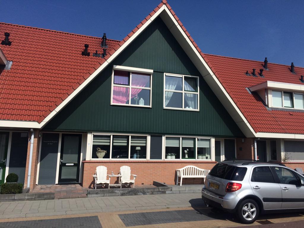 Nieuw in verkoop de in volle breedte 2,5 m uitgebouwde woning  Jol 17. Foto's vanaf 24-8 op onze site.