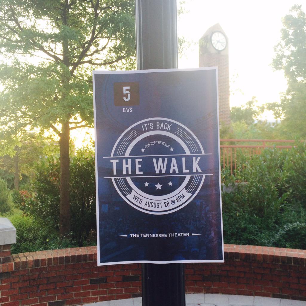 Whitney_Amber_'s tweet photo. Happy Friday! And Happy 5 Days till @insidethewalk! #thewalkisback 🙌🏼😆 http://t.co/SgpTLUdv30