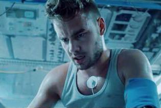 rnbzaynie's tweet photo. EVERYONE IN THE FANDOM 

 #DragMeDownMusicVideo http://t.co/8dIik4X2md