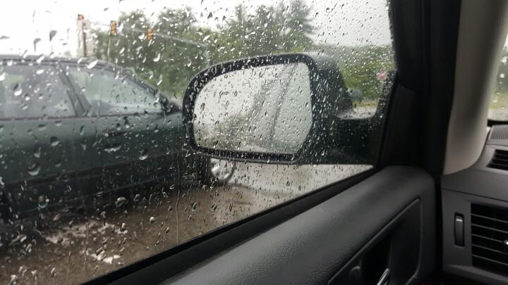 b_stafford580F's tweet photo. Rainy day = Retail sunshine  = great day for #thenextbigthing #GS6Edge+ #Note5 @SamsungMobileUS launch! http://t.co/dql6lMEglh