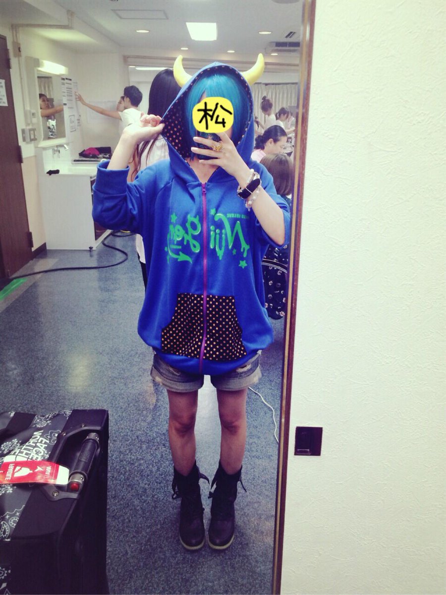 Twitter पर 松下 Hellcatpunksさんとのコラボパーカーのサイズはフリーサイズ 男女兼用 です 147 の女が着るとこれくらいです 裾を下ろすと膝上くらいでワンピースみたいに着れます Http T Co 2u6hcqhfij