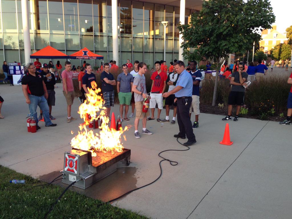ChampaignFire's tweet image. Over 3,000 U of I students took part in #FireFactor last evening.