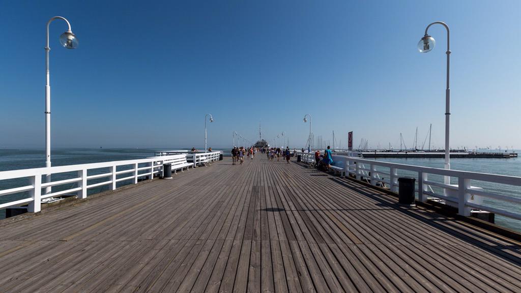 jensassmann's tweet photo. #Sopot seabridge from below and above #Zopot #Poland http://t.co/SM0OAqleAR