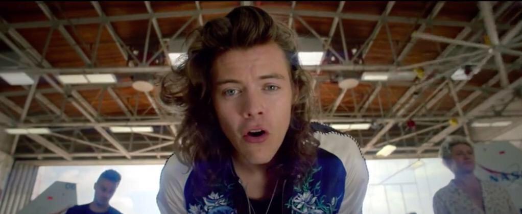 Moanhaz's tweet photo. My heart just exploded #DragMeDown http://t.co/CLl3X7vqKw
