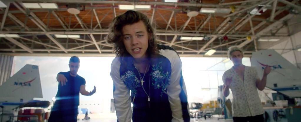 Moanhaz's tweet photo. My heart just exploded #DragMeDown http://t.co/CLl3X7vqKw
