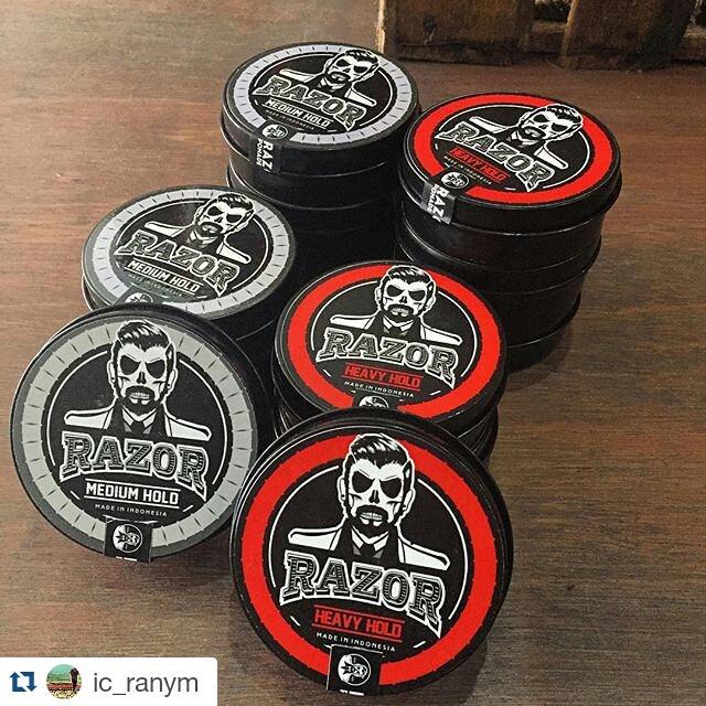 RazorPomade's tweet photo. Rzpmd dengan formula baru, 
- easy scoop
- more waxy http://t.co/StmaBeSWzM