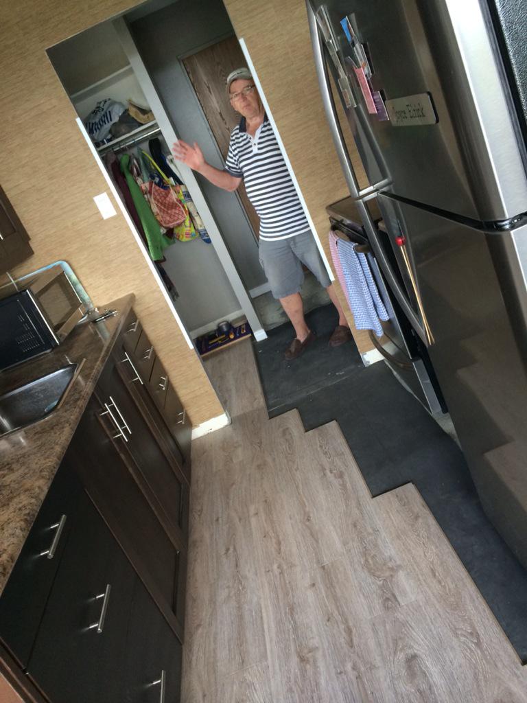 HespelerHelpers's tweet photo. Day two was great! Excited to finish this floor up today and then move on to doing someone else's bathroom next week! http://t.co/F9Bv5qbKDW