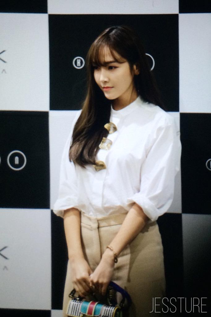 [PIC][21-08-2015]Jessica tham dự sự kiện khai trương hệ thống cửa hàng "KOON" vào chiều nay CM7xhJoUkAAwLYH