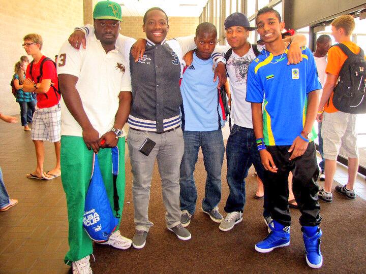 Benji_Fernandes's tweet photo. #flashbackfriday move-in day at @NorthwesternMN 5 years ago.. All the best tho those moving in today! #UNWMoveInDay http://t.co/pVL5VhKkYv