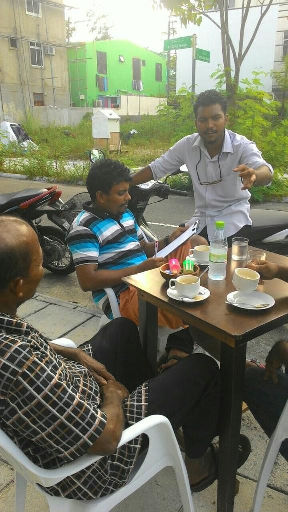 #Live Bidheyseennah dhivehi bin milku koh dhinumaa dhekolhah petition gai soi kurun H.Male gai kuriyah dhanee.