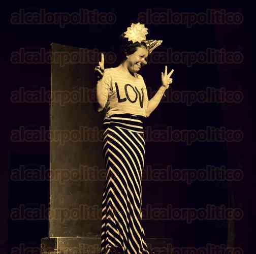 alcalorpolitico's tweet photo. Abril Ruiz presenta su unipersonal de impro-clown “¡Feliz cumpleaños!”
http://t.co/SVc1EW6v1z #ImproClown #Xalapa http://t.co/nl54SnEgj5