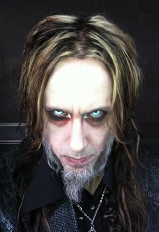 猫スナッチャー ステージでthe Beautiful Peopleの出だしでミスってマンソンにドラムセットぶち壊された上 コップの水などを投げつけられるなどの公開イジメを受けていたドラマー ジンジャー フィッシュはこちらです Http T Co Ujyuy0yqww