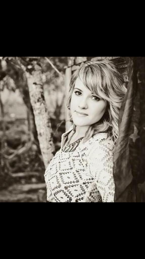 OMG!! I got to hear this Amazing Woman <a href="/ambercarrington/">Amber Carrington Lewis</a> sing One of my favorite songs #OutOfLove on Periscope ☝🏻️❤️😘