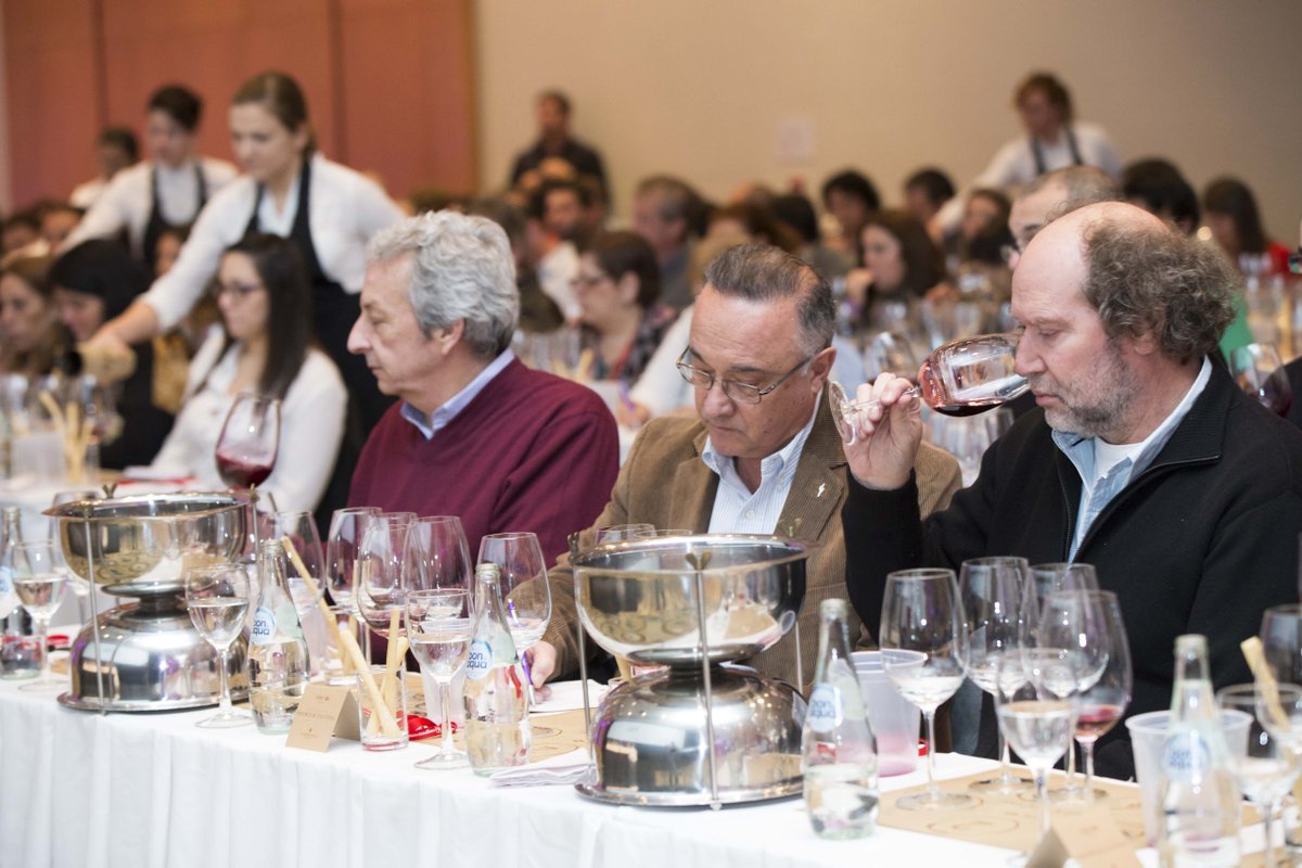 Vinos top: la calidez de la experiencia versus la frialdad de un buen puntaje. x <a href="/sabrinacucu/">Sabrina Cuculiansky</a> lanacion.com.ar/1820883-vinos-…