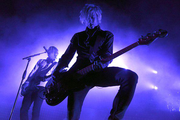 KsyushkaB's tweet photo. ♥ #Rossker 👬 🎸 🎤 💛 🎸 🎤 💙 #R5 #RossLynch @rossR5 #RikerLynch @rikerR5 @StormieLynchR5 #SometimeLastNightTour http://t.co/90VwwEbJ4H
