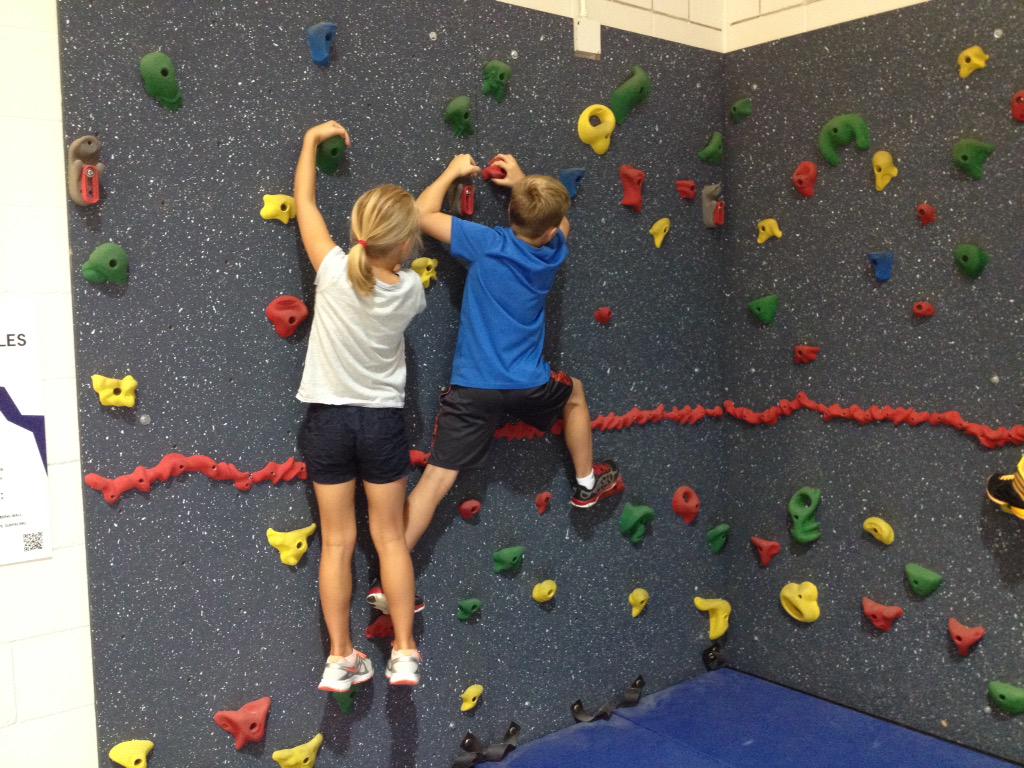BeattieElementa's tweet photo. Our 4th Grade Bobcats using our climbing wall this morning in PE.  Thank you, PTO! http://t.co/hfFH72AqEI