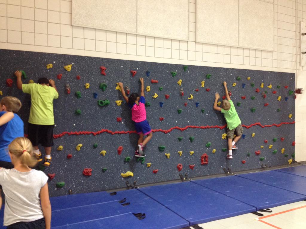 BeattieElementa's tweet photo. Our 4th Grade Bobcats using our climbing wall this morning in PE.  Thank you, PTO! http://t.co/hfFH72AqEI