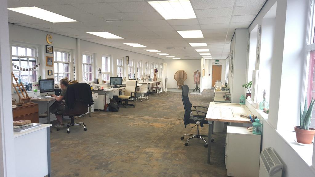 _lightspace's tweet image. PLS RT: We're looking for 2 more #creative ppl to join us in our #studio in #Sheffield @GIRLGANGSHEFF @YArtspace